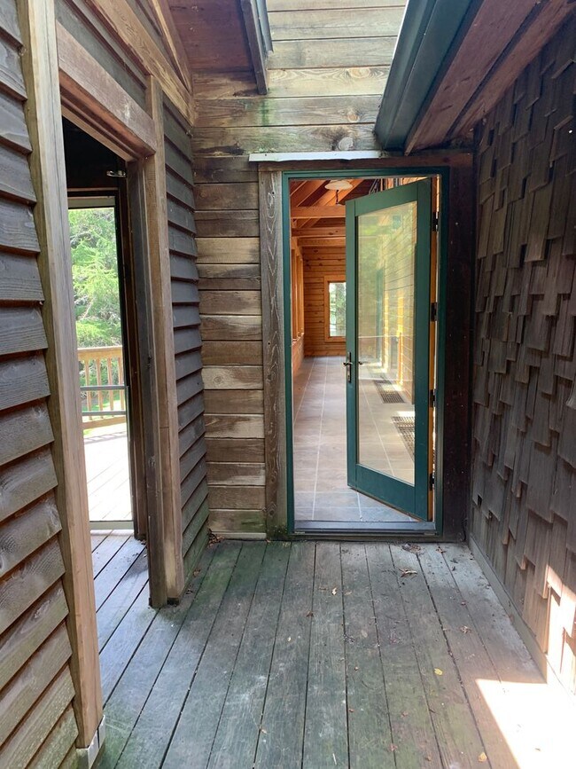 Building Photo - 504 Stuart Williams Rd