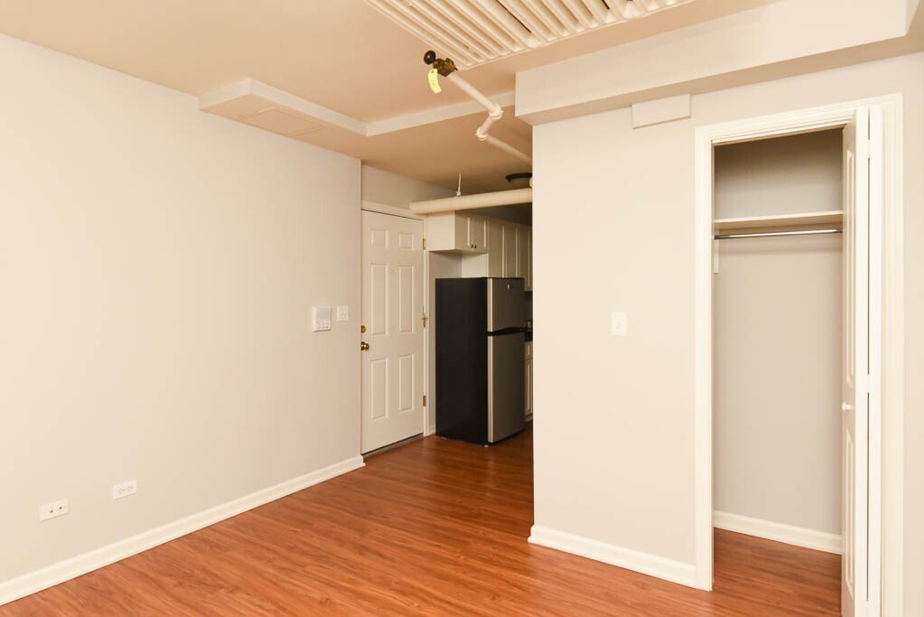 Building Photo - 4716 N Racine Ave