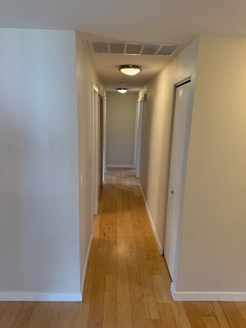 Building Photo - RARE FIND! 5 Bedroom Rambler with Fenced i...