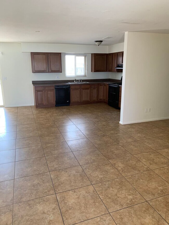 Building Photo - 4 Bed 2.5 Bath Home in Winslow