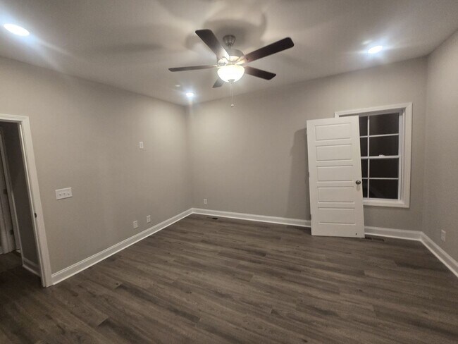 Building Photo - 1 Month Free Rent! Jasper New Construction...