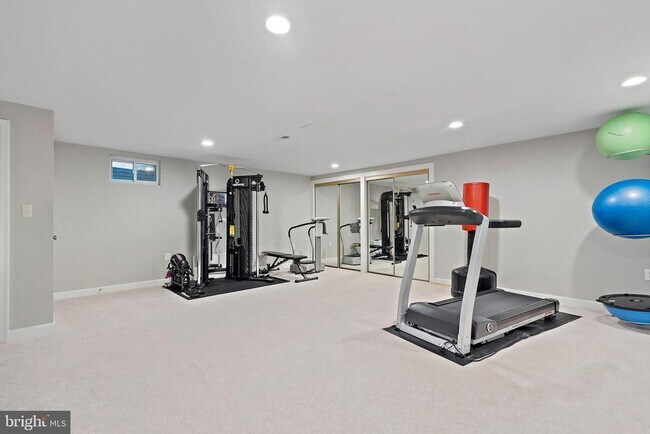 Building Photo - 1719 Larkmeade Dr