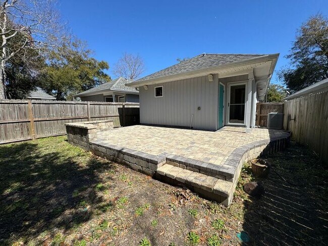 Building Photo - Pensacola - Downtown - 3 Bedroom, 2 Bathroom