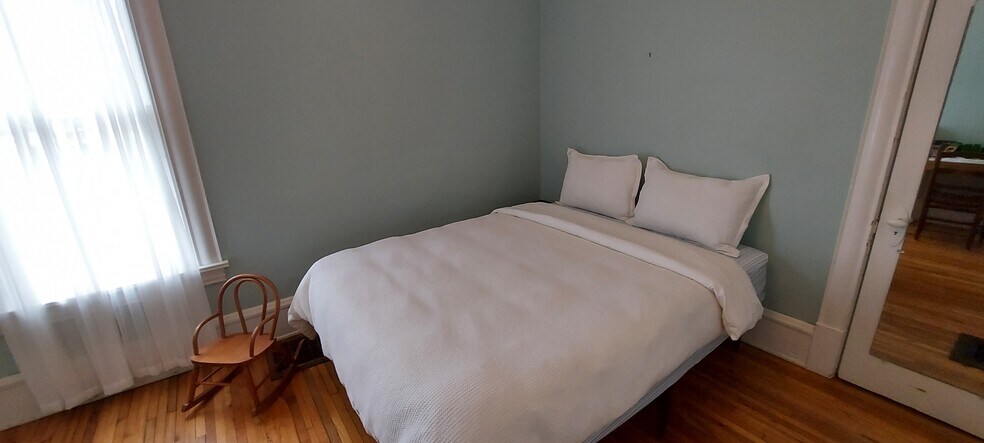 Main Floor Bedroom - 4236 Washburn Ave S