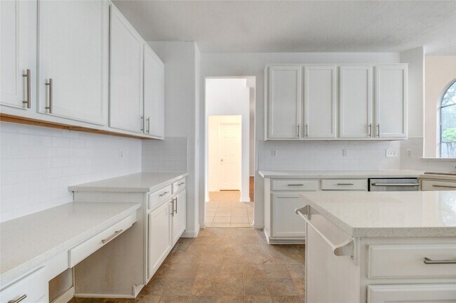 Building Photo - 16464 Beewood Glen Dr