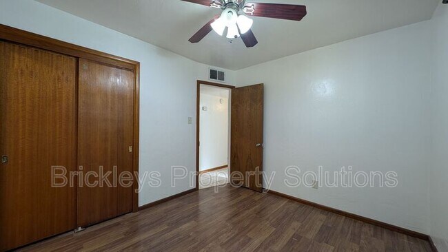 Building Photo - 1435 E Cedar St