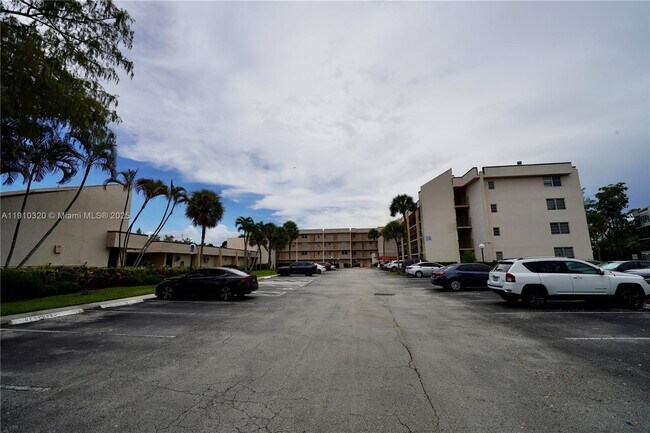 Building Photo - 2541 Aragon Blvd