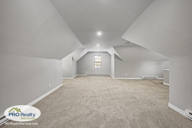 Building Photo - 3 Bedroom Home in St. Paul