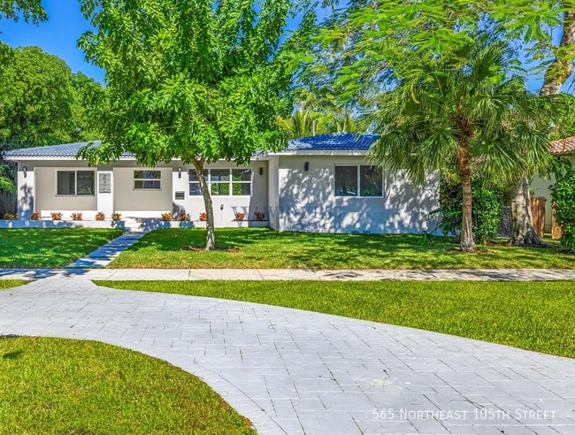 Building Photo - 565 NE 105th St