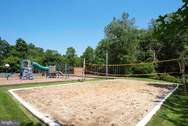 Building Photo - 3541 Oak Dr