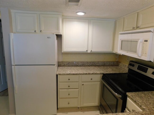 Building Photo - 805 Paisley Dr
