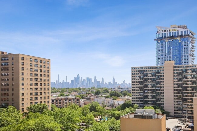 Building Photo - 10 Huron Ave