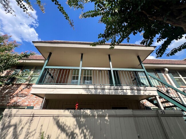 Building Photo - 855 Augusta Dr