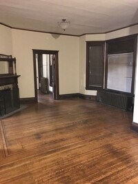 Building Photo - Beautiful 5 Bedroom 2 Bathroom Home in South Minneapolis!