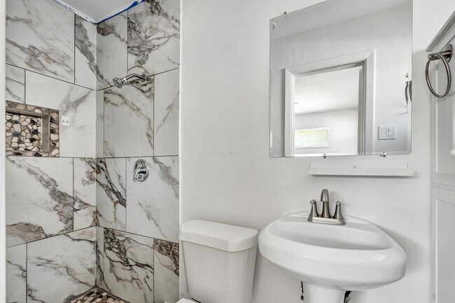 Building Photo - 6609 Walnut Hill Ln