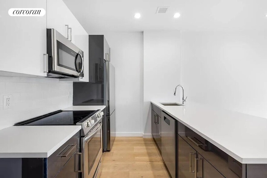 Building Photo - 221 E 117th St