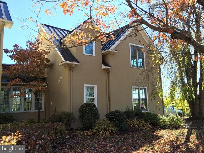 Building Photo - 1654 Milldale Rd