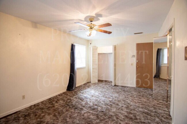 Building Photo - 3 Bedroom 2 Bath