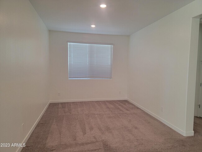 Building Photo - 9825 E Talon Ave