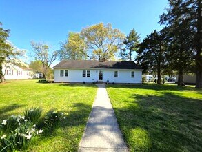 Building Photo - 104 Lee Dr