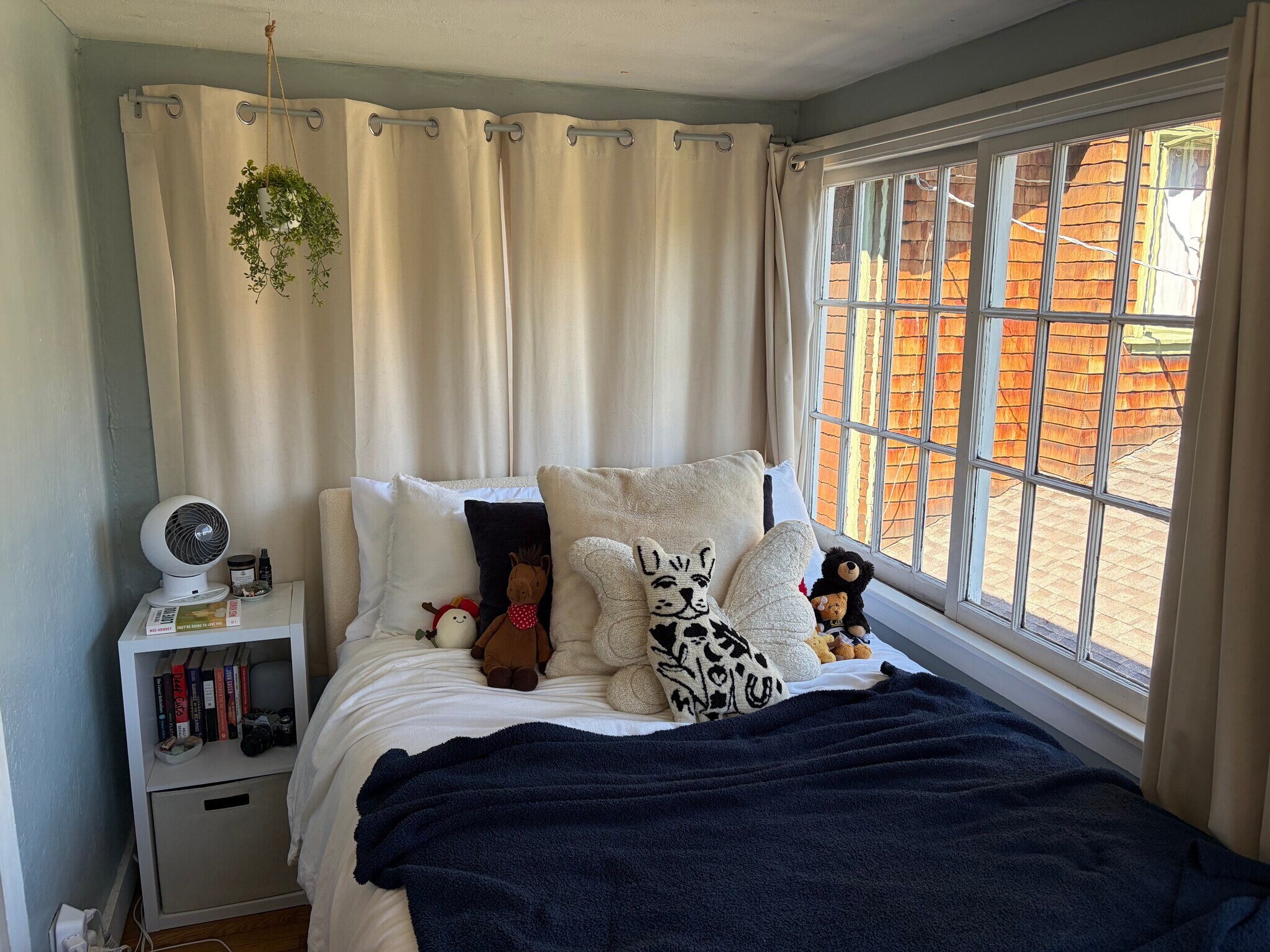 Sunroom bedroom - 2615 Parker St