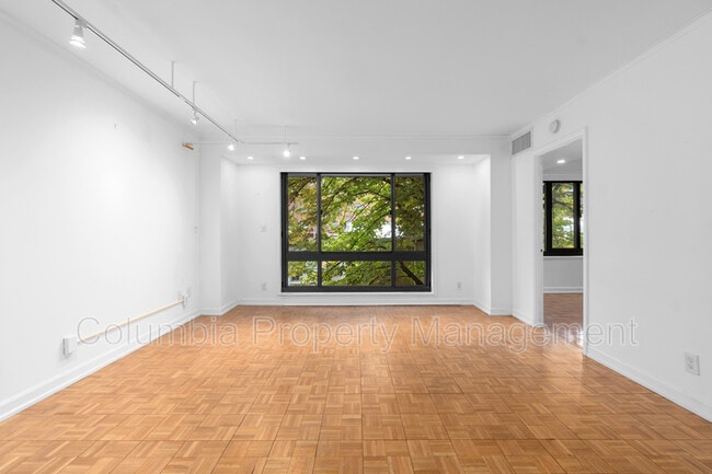 Building Photo - 1077 30th St NW