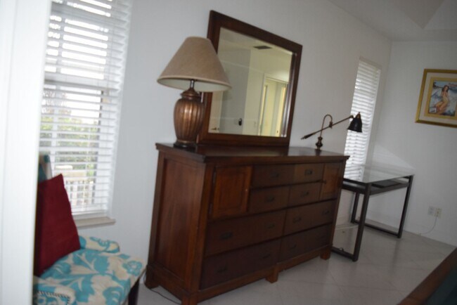 Building Photo - Fully furnished 3 bedroom 3 Bath POOL home in Sandpiper Bay