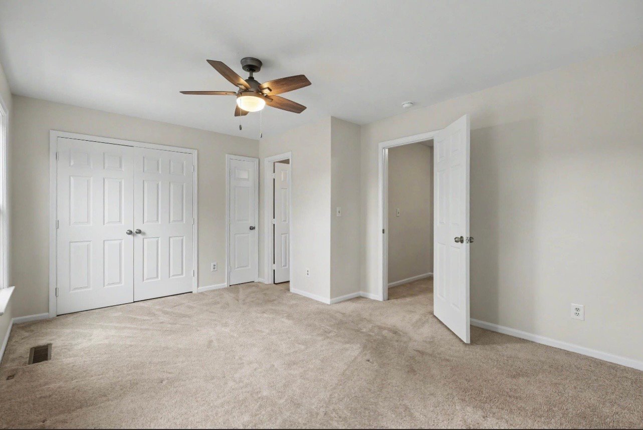 Building Photo - 2423 Rennie Dr
