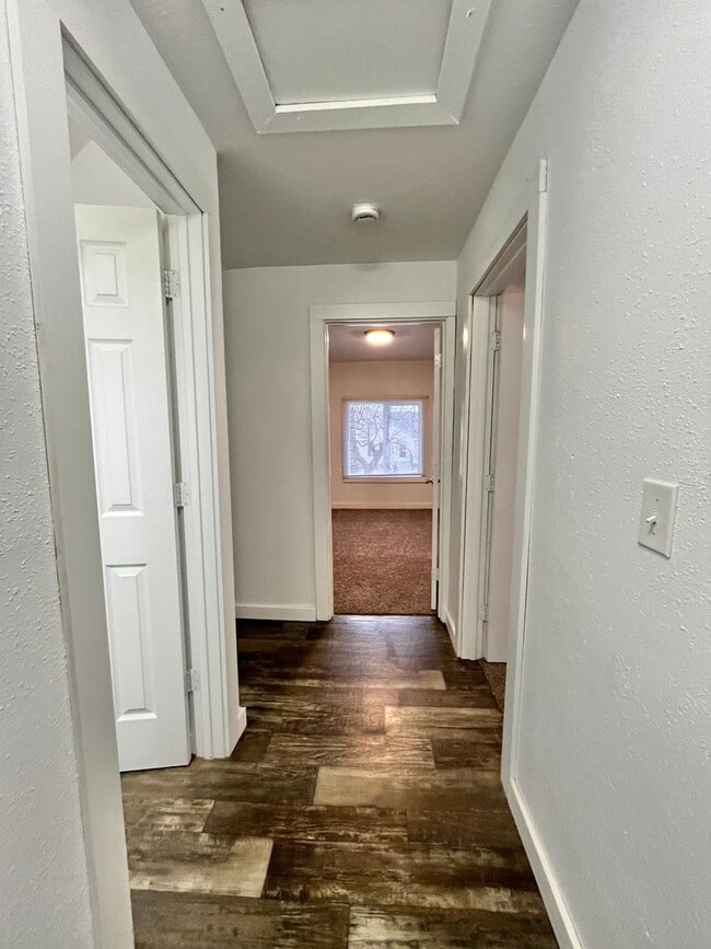 Building Photo - Affordable 3 Bed/1.5 Bath Near Downtown!