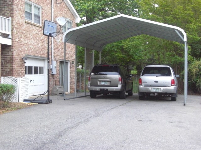 (Your Parking and Entry on Right Side) - 1016 Lakeview Dr