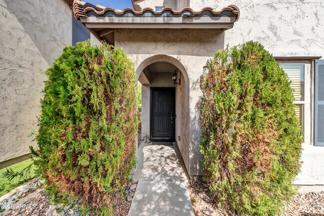 Building Photo - 2040 W Kathleen Rd