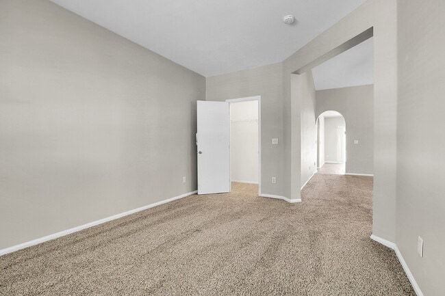 Building Photo - $2,295.00, 2 bedroom plus office, 2 bathro...