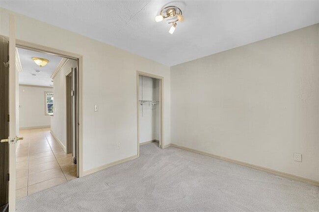 Building Photo - 257 NE 45th Ct