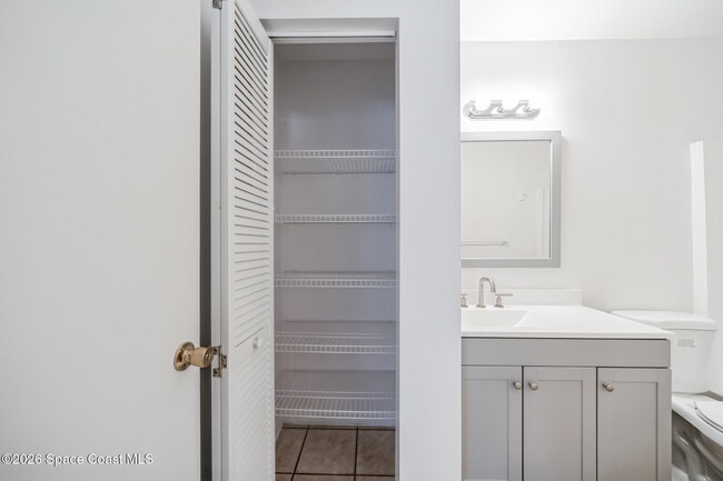 Building Photo - 422 Thor Ave SE