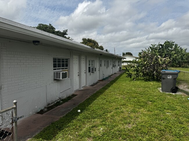 Building Photo - 4017 SW 24th St