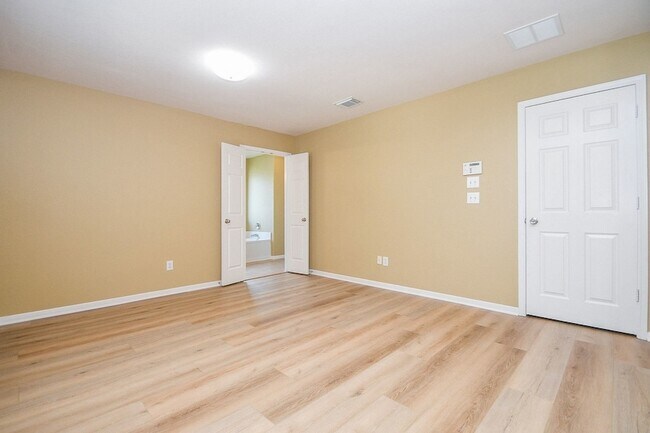 Building Photo - 402 New Hope Ln