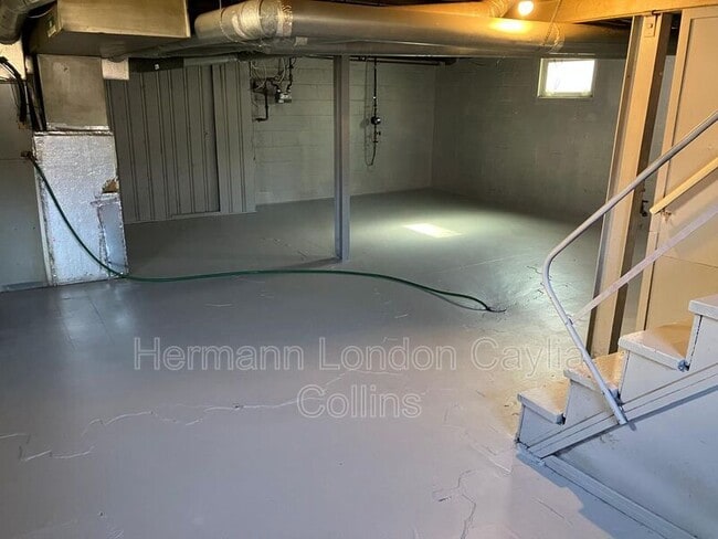 Building Photo - 241 Henquin Dr