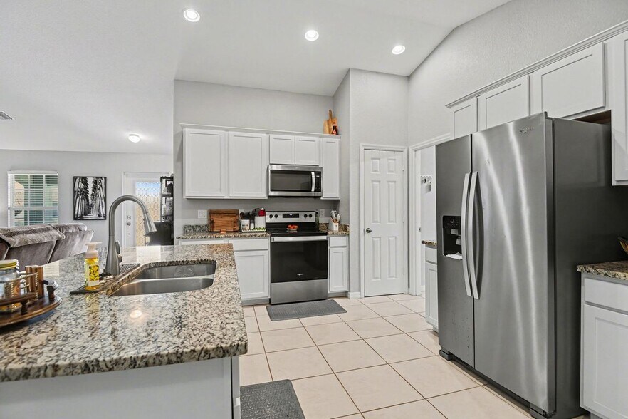 Building Photo - 1109 NW 12th Ln