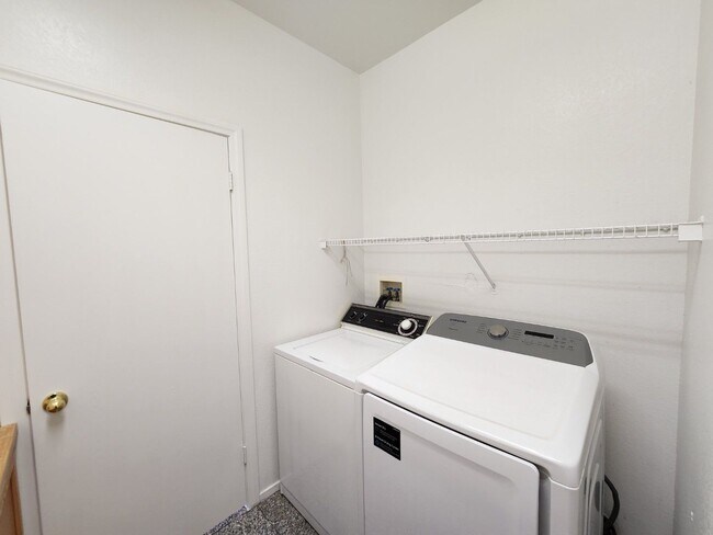 Building Photo - Stunning Five Bedroom home in Shadow Hills.