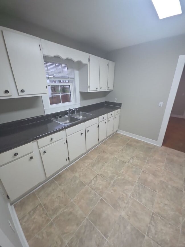 Building Photo - Single-Level 1-Bedroom Home with Yard and Covered Porch in Sparta