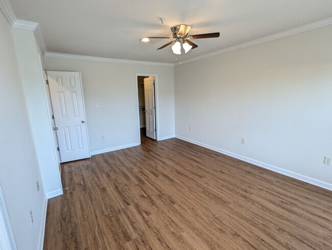 Building Photo - Renovated Townhouse in Frederick ready for...