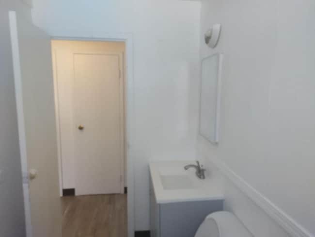 Building Photo - 11 E San Joaquin St