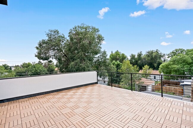 Building Photo - 1419 Benton St