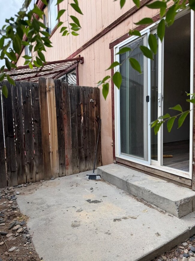 Building Photo - 459 Topaz Dr