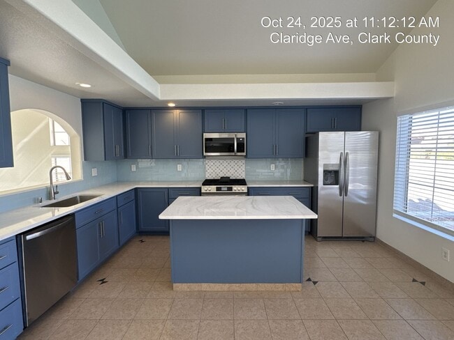 Building Photo - Tri-Level Home with Pool & Spa in Henderso...