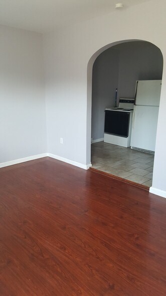 Building Photo - 306 South Ave