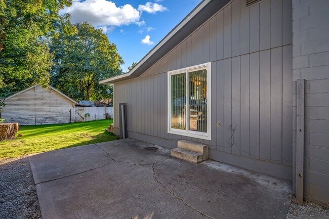 Building Photo - New Remodel 3 bed 1 bath (partial finished basement)