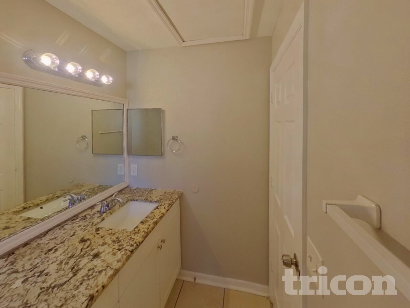 Building Photo - 1002 E 108th Ave