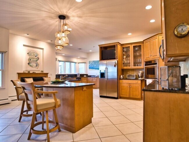 Building Photo - 149 Nanaquaket Rd