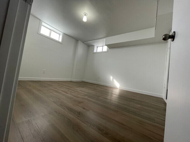 Building Photo - 2583-2585 S 700 E